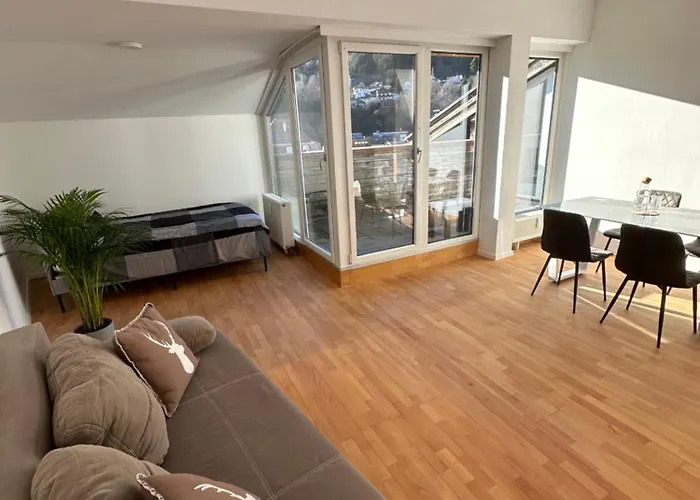 Geraeumiges Sonniges Mit Bergblick Apartamento