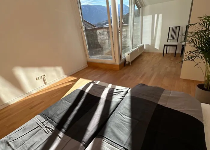 Geraeumiges Sonniges Mit Bergblick